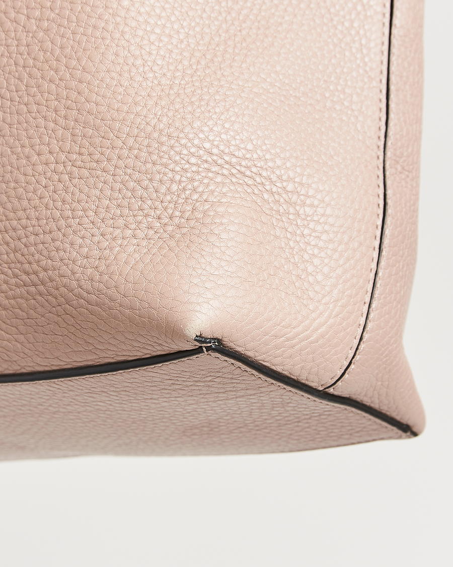 Uomini | Valentino Pre-Owned Medium Rockstud Tote Bag Poudre | Valentino Pre-Owned | Medium Rockstud Tote Bag Poudre