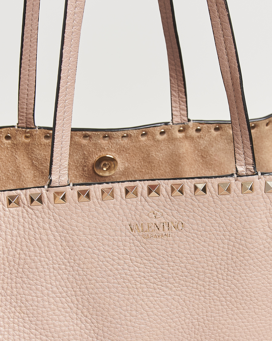 Uomini | Valentino Pre-Owned Medium Rockstud Tote Bag Poudre | Valentino Pre-Owned | Medium Rockstud Tote Bag Poudre