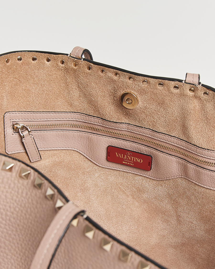 Uomini | Valentino Pre-Owned Medium Rockstud Tote Bag Poudre | Valentino Pre-Owned | Medium Rockstud Tote Bag Poudre