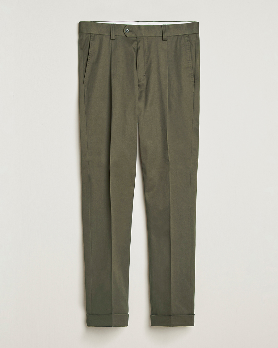 Uomini | Pantaloni | Tiger of Sweden | Tenuta Pleated Cotton Trousers Deep Olive