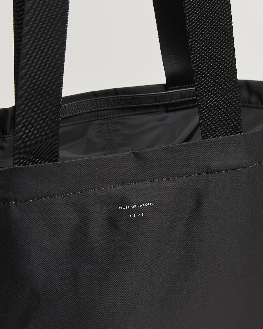 Uomini | Borse | Tiger of Sweden | Pera Nylon Tote Bag Black