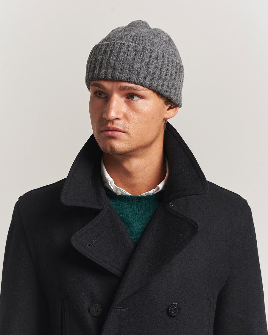 Uomini | Berretti | Robert Mackie | Rona Ribbed Shaggy Lambswool Beanie Dark Grey