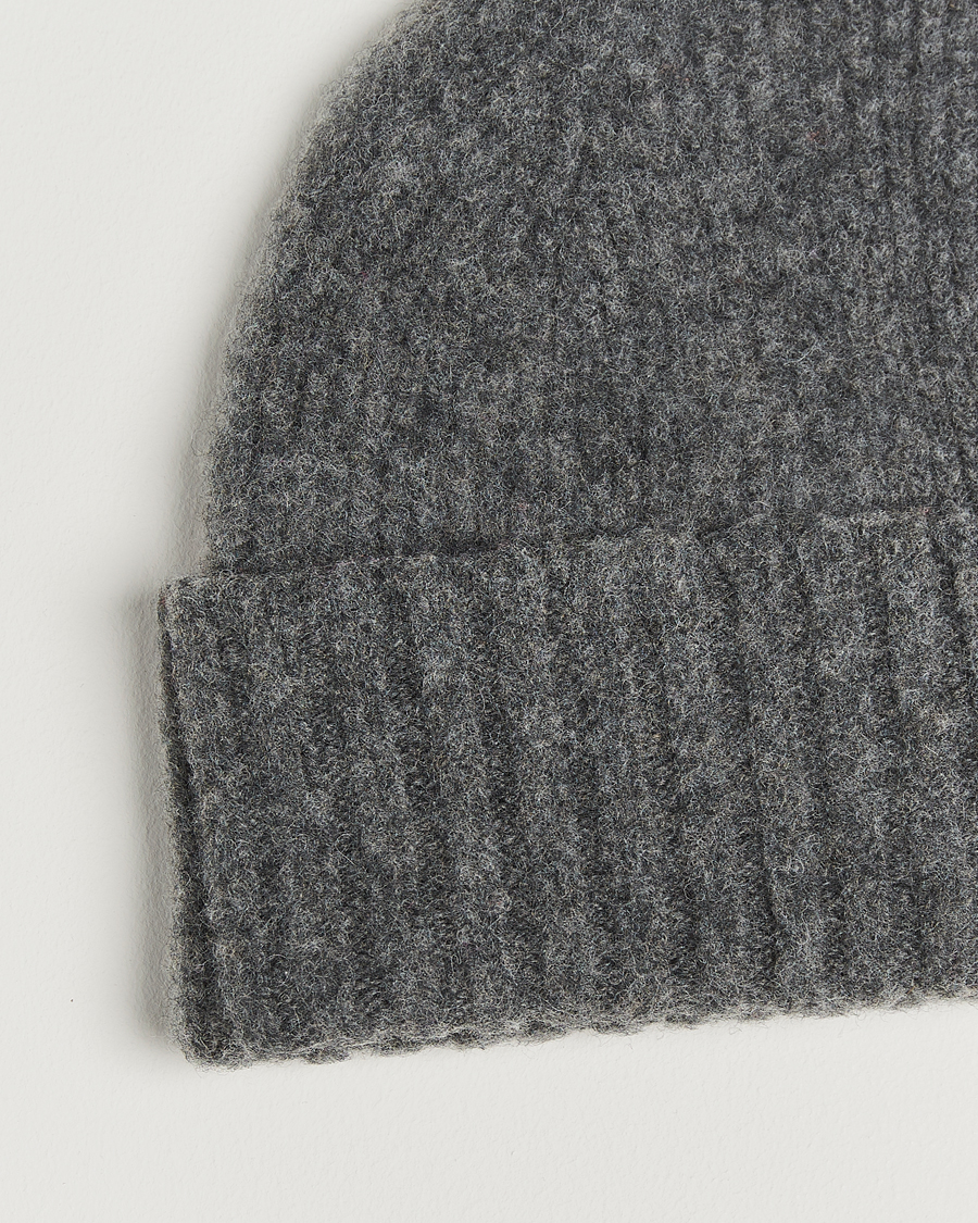 Uomini | Berretti | Robert Mackie | Rona Ribbed Shaggy Lambswool Beanie Dark Grey