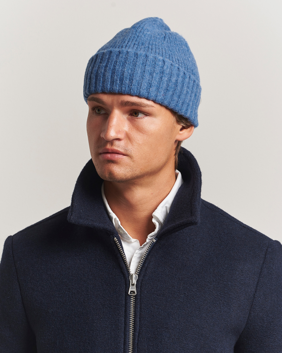 Uomini | Berretti | Robert Mackie | Rona Ribbed Shaggy Lambswool Beanie Light Blue