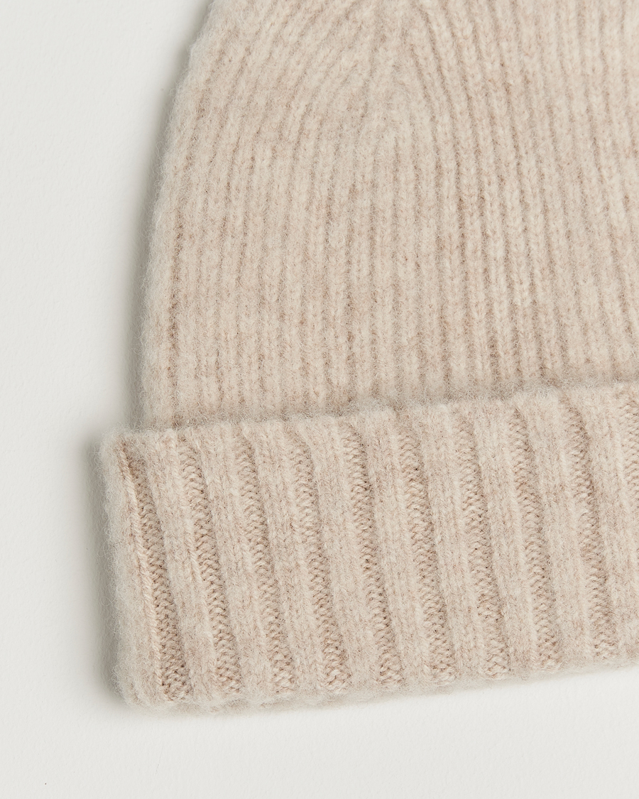 Uomini | Robert Mackie Rona Ribbed Shaggy Lambswool Beanie White | Robert Mackie | Rona Ribbed Shaggy Lambswool Beanie White