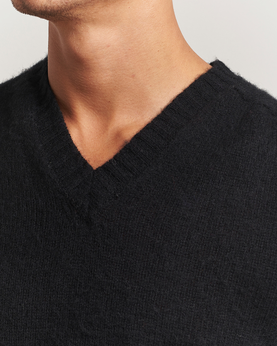 Uomini | Maglieria | Harley Of Scotland for Care of Carl | Harley Of Scotland Brushed Supersoft Lambswool V-Neck Black