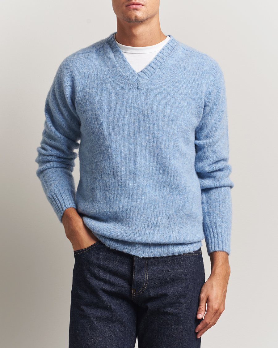 Uomini | Maglieria | Harley Of Scotland for Care of Carl | Harley Of Scotland Brushed Supersoft Lambswool V-Neck Light Blue