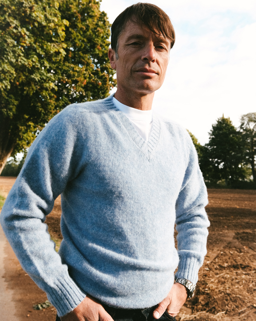 Uomini | Maglieria | Harley Of Scotland for Care of Carl | Harley Of Scotland Brushed Supersoft Lambswool V-Neck Light Blue