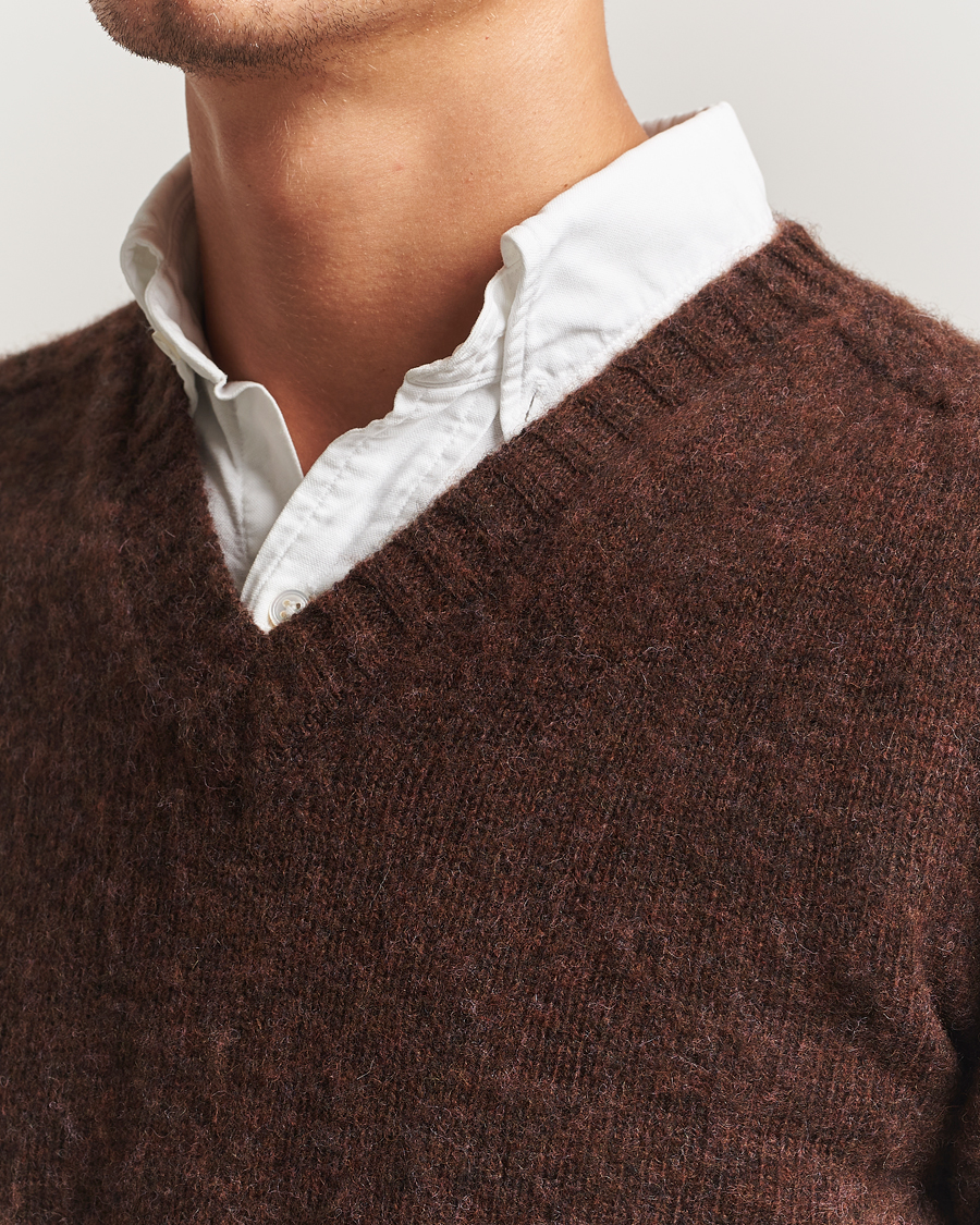 Uomini | Maglieria | Harley Of Scotland for Care of Carl | Harley Of Scotland Brushed Supersoft Lambswool V-Neck Brown