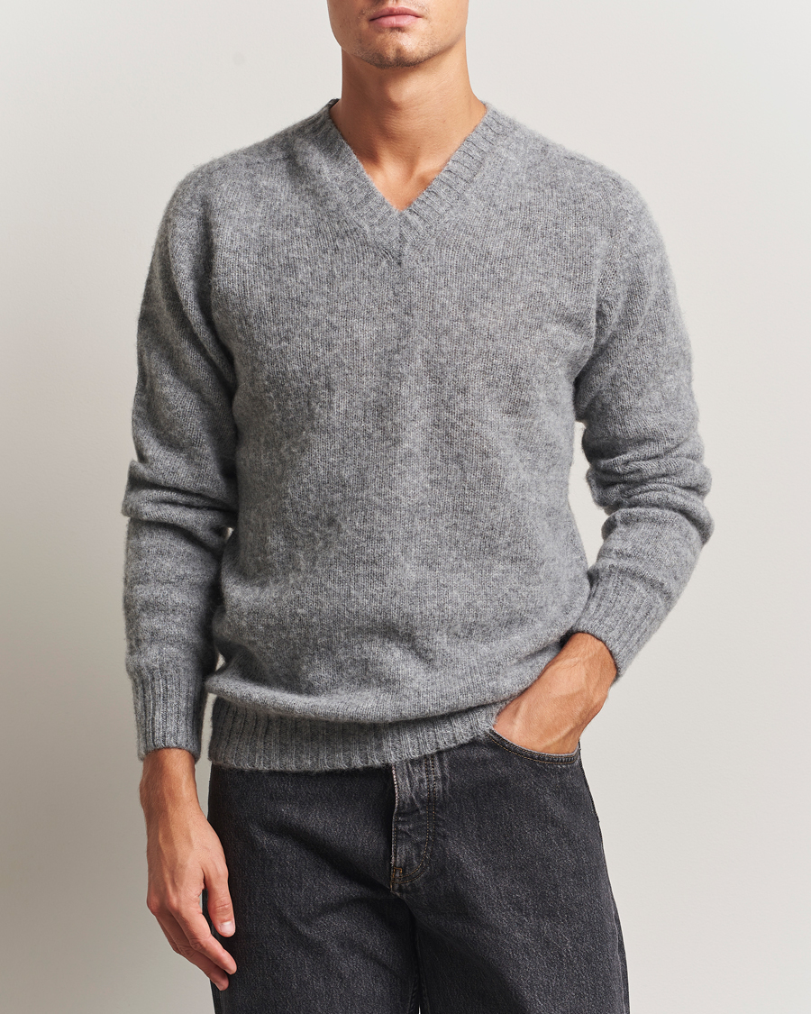 Uomini | Maglieria | Harley Of Scotland for Care of Carl | Harley Of Scotland Brushed Supersoft Lambswool V-Neck Mid Grey