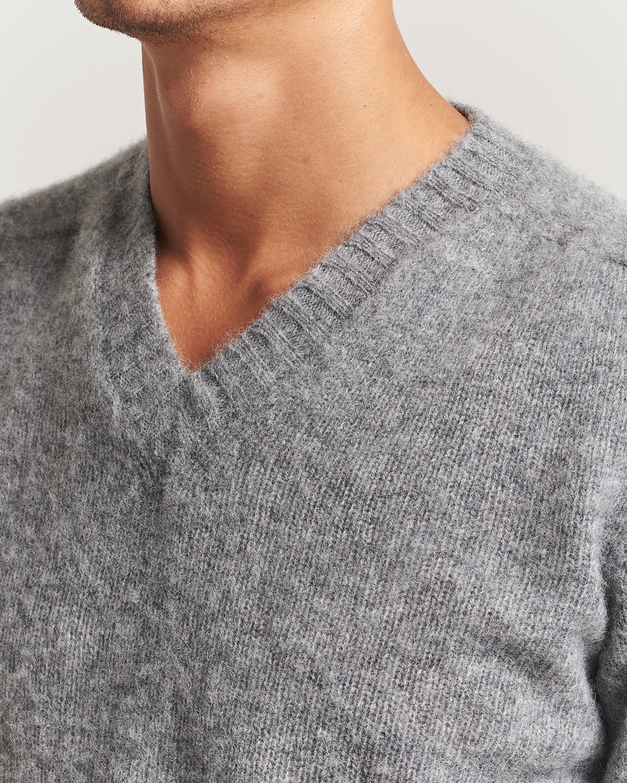 Uomini | Maglieria | Harley Of Scotland for Care of Carl | Harley Of Scotland Brushed Supersoft Lambswool V-Neck Mid Grey