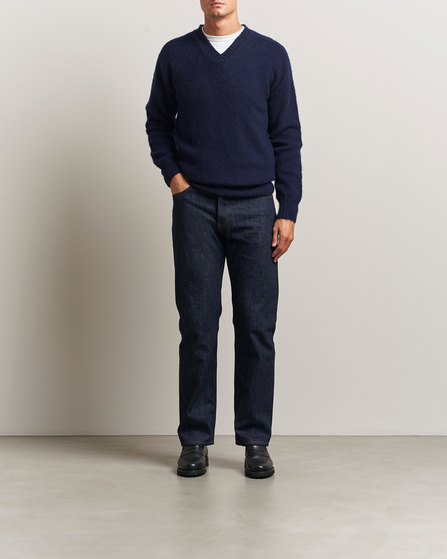 Uomini | Maglieria | Harley Of Scotland for Care of Carl | Harley Of Scotland Brushed Supersoft Lambswool V-Neck Navy