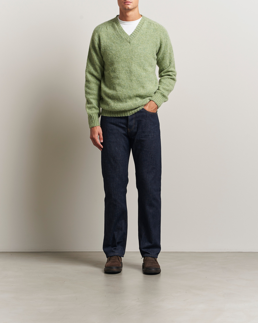 Uomini | Maglieria | Harley Of Scotland | Brushed Supersoft Lambswool V-Neck Light Green