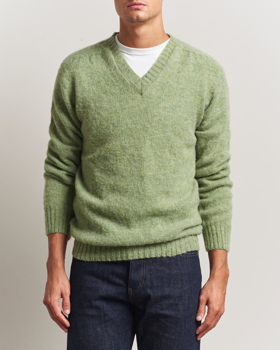 Uomini | Maglieria | Harley Of Scotland | Brushed Supersoft Lambswool V-Neck Light Green