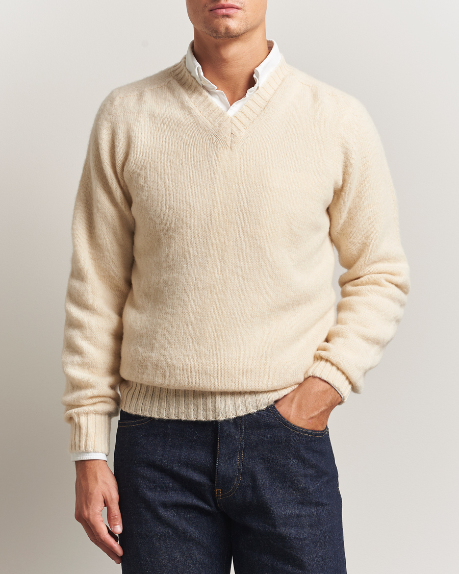 Uomini | Maglieria | Harley Of Scotland for Care of Carl | Harley Of Scotland Brushed Supersoft Lambswool V-Neck Vanilla