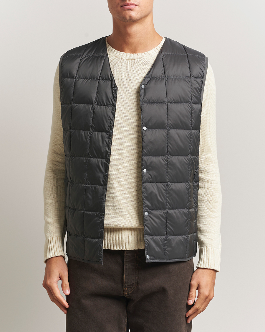 Uomini | Giacche | TAION | V-Neck Lightweight Down Vest Dark Grey