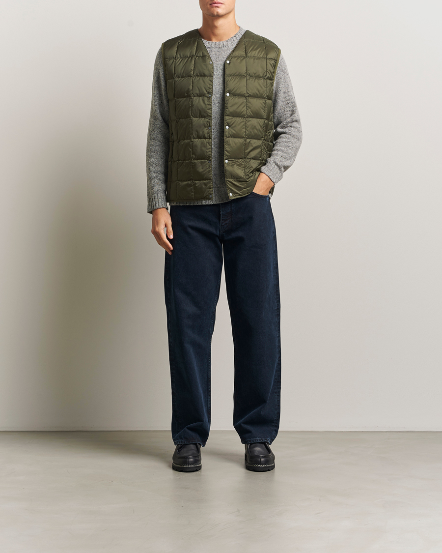 Uomini | Gilet | TAION | V-Neck Lightweight Down Vest Dark Olive