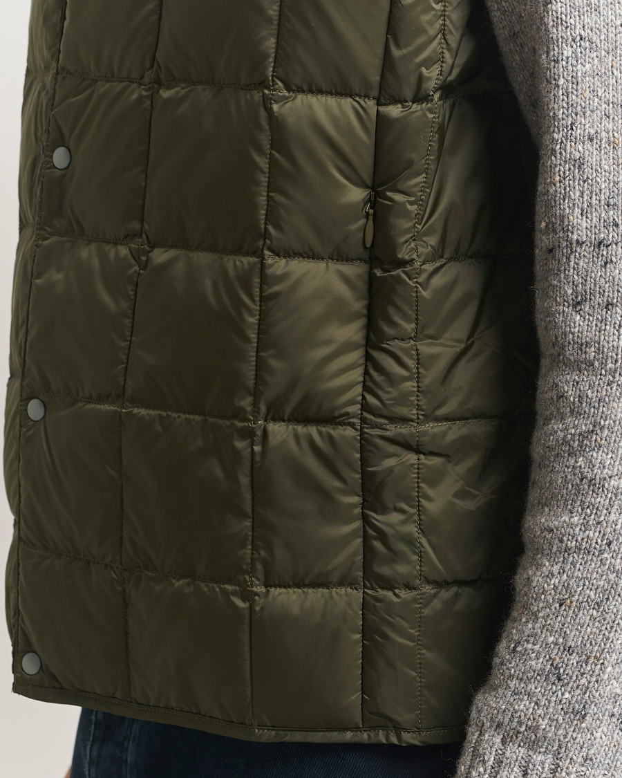 Uomini | Gilet | TAION | V-Neck Lightweight Down Vest Dark Olive