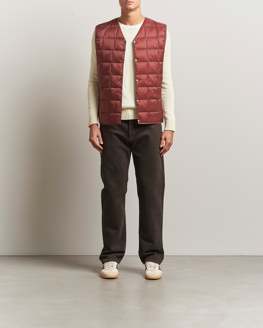 Uomini | Giacche | TAION | V-Neck Lightweight Down Vest Dark Red