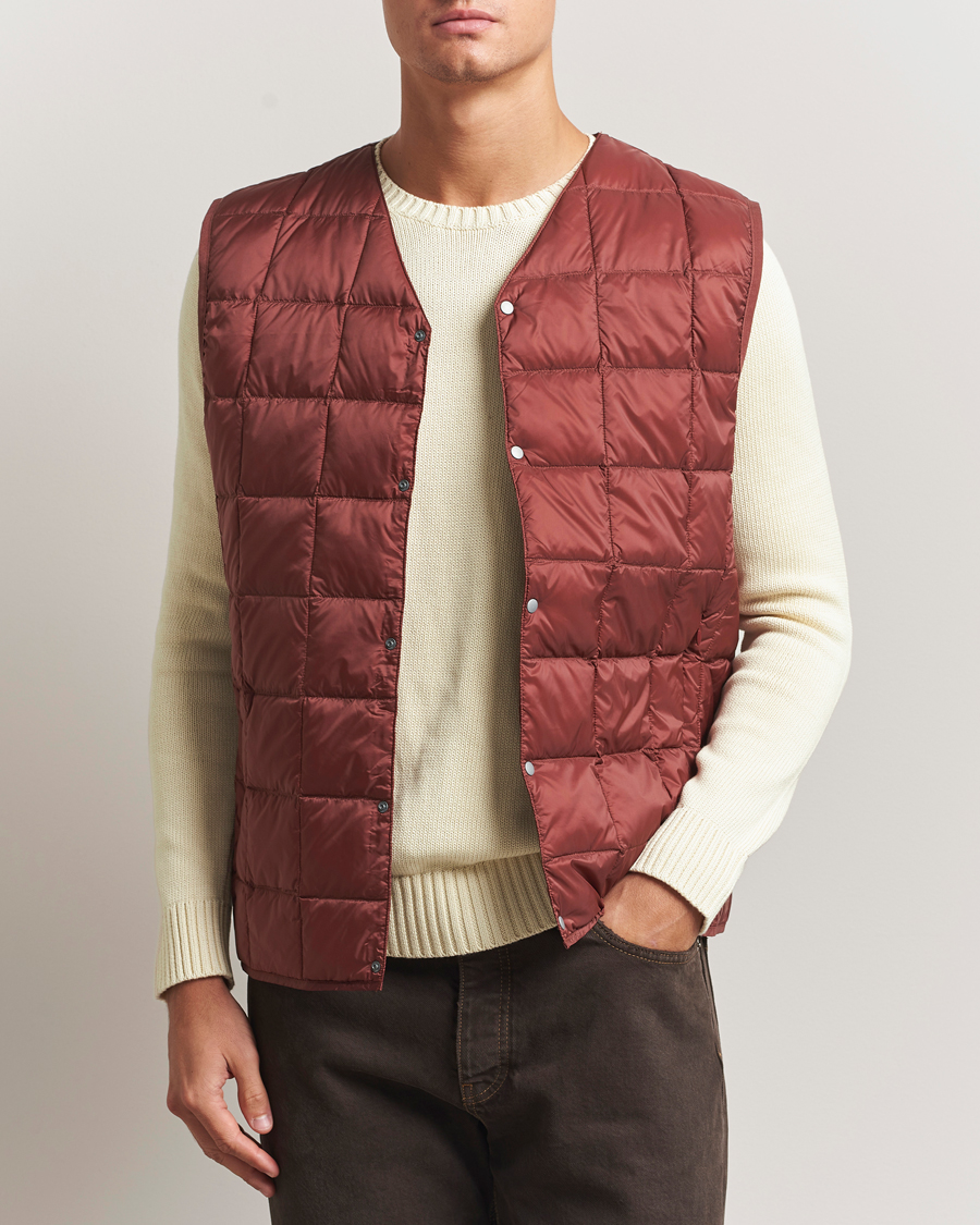 Uomini | Giacche | TAION | V-Neck Lightweight Down Vest Dark Red