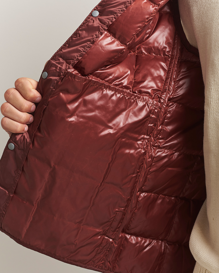 Uomini | Giacche | TAION | V-Neck Lightweight Down Vest Dark Red
