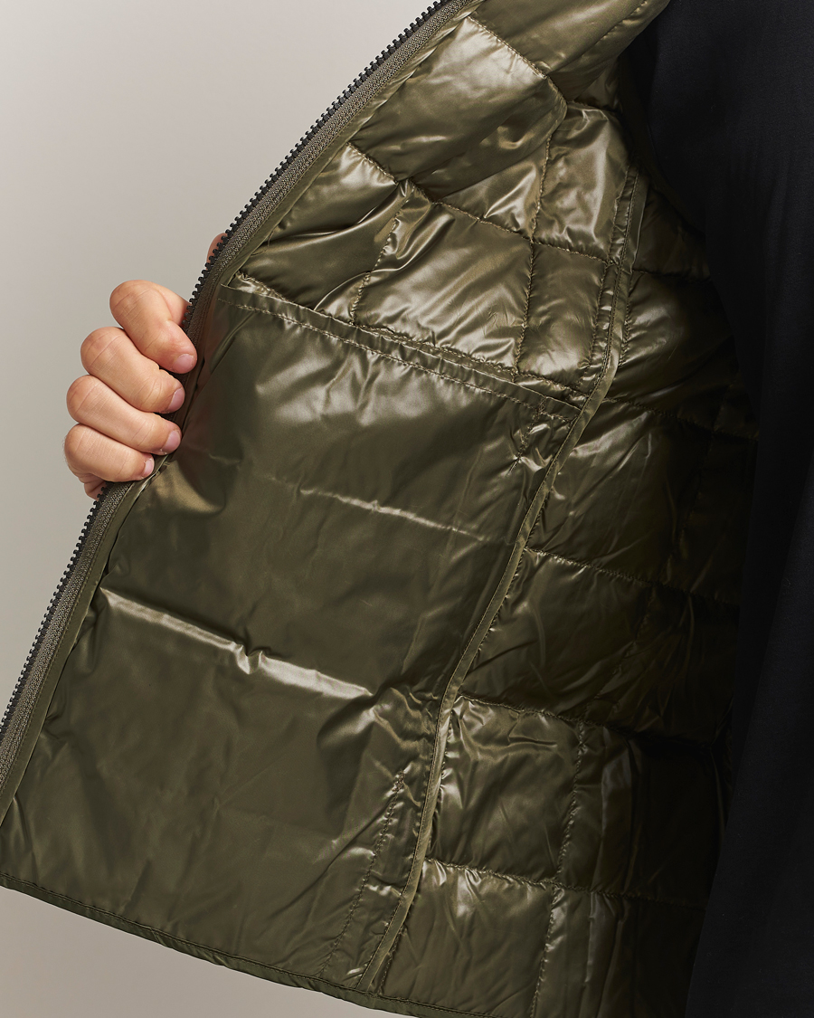 Uomini | Gilet | TAION | High Neck Full Zip Lightweight Down Vest Dark Olive