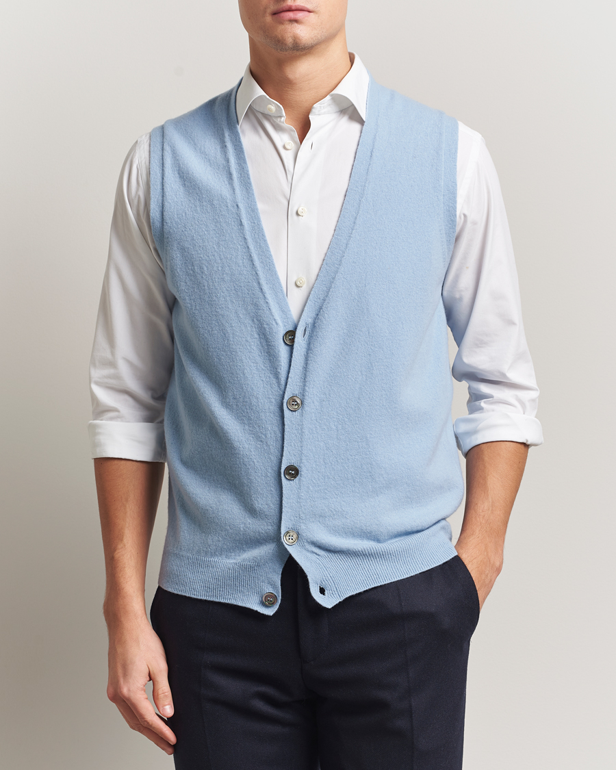 Uomini | Maglieria | Oscar Jacobson | Guiseppe Buttoned Vest Light Blue