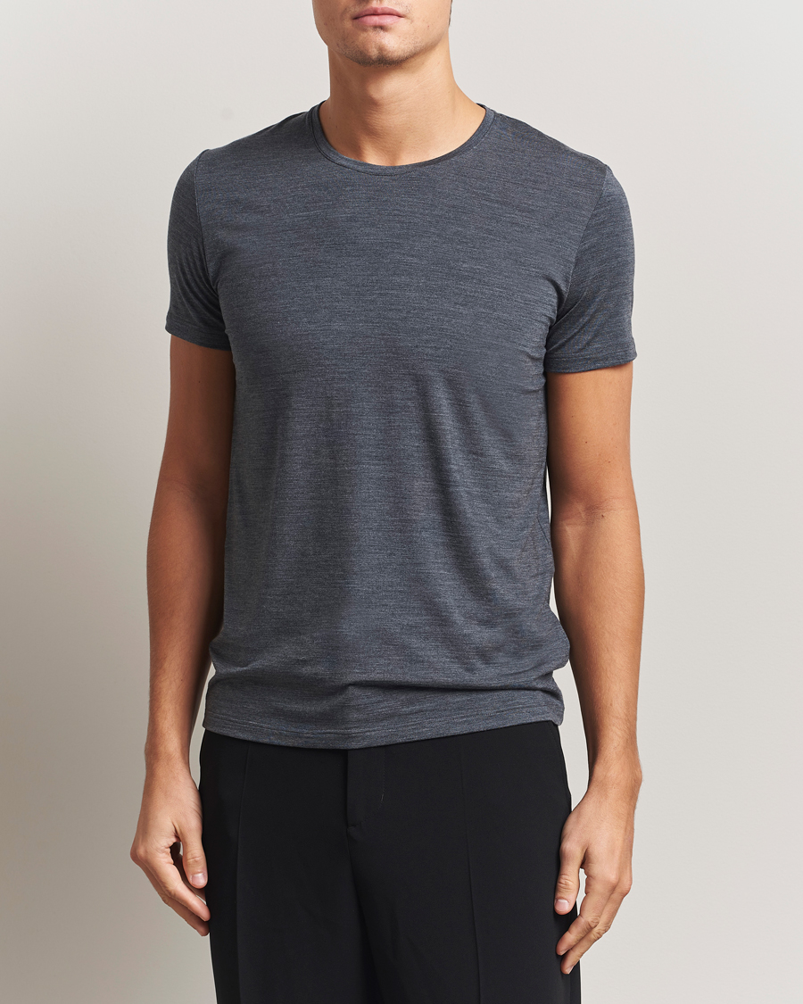 Uomini | T-shirt | Falke | Clima Wool Crew Neck T-Shirt Dark Grey Heather