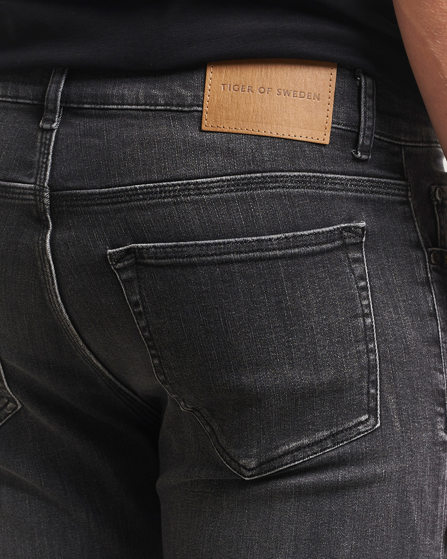 Uomini | Pantaloni | Tiger of Sweden | Evolve Jeans Washed Black