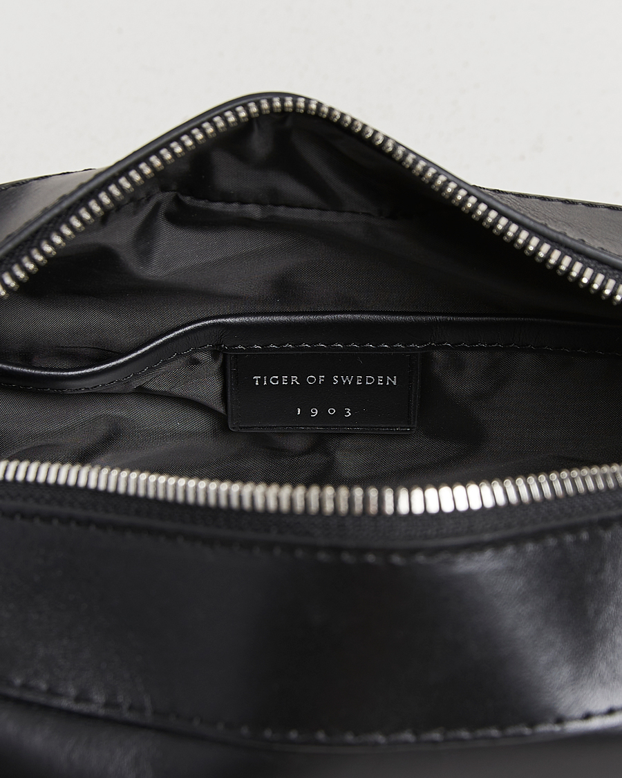 Uomini | Borse | Tiger of Sweden | Balnea Smooth Leather Washbag Black