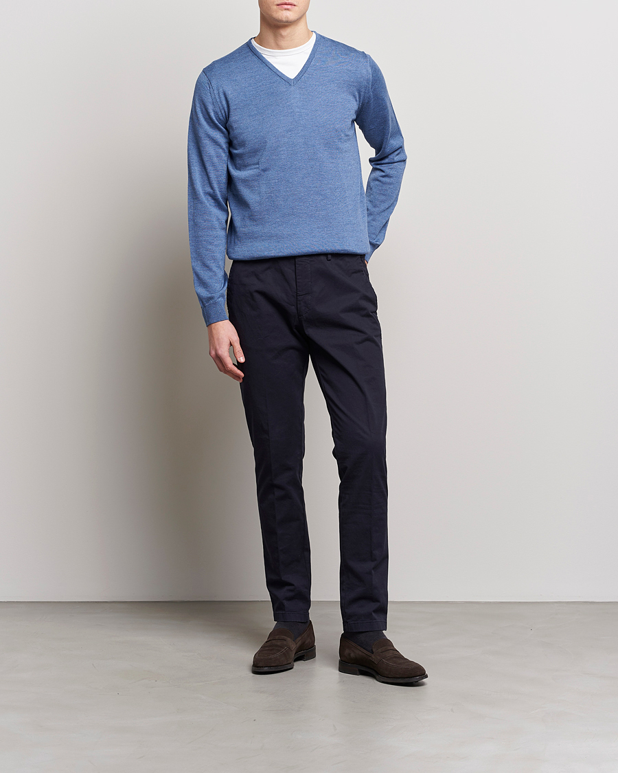 Uomini | Maglieria | Stenströms | Merino Patch V-Neck Light Blue/Blue