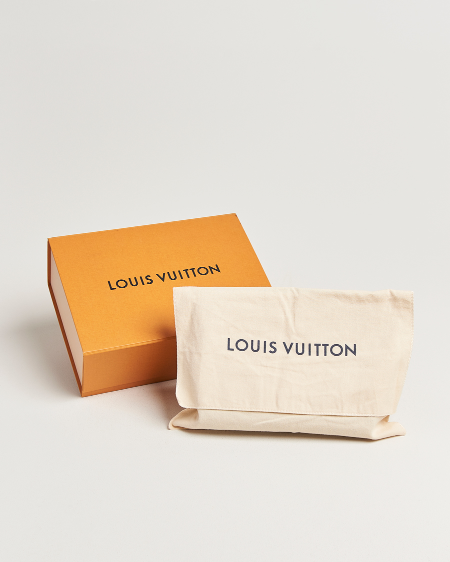 Uomini | Pre-Owned & Vintage Bags | Louis Vuitton Pre-Owned | Pochette Voyage Taiga MM Black