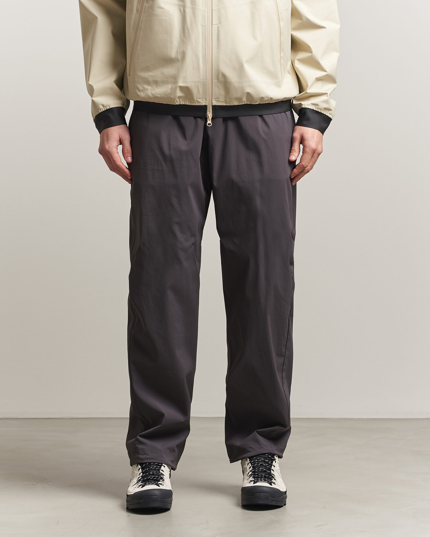 Uomini | Pantaloni | Stone Island | Stellina Technical Nylon Stretch Trousers Charcoal