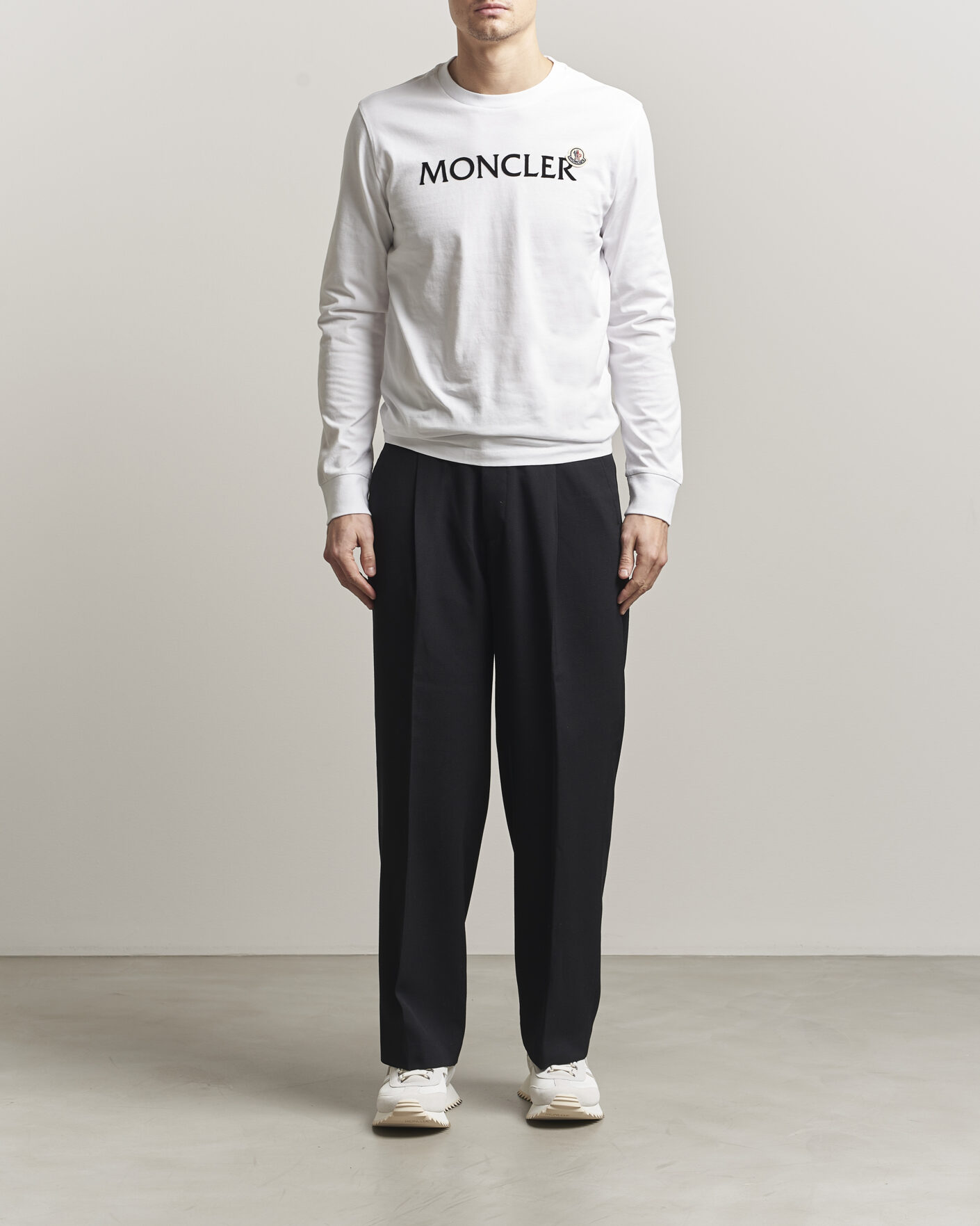 Uomini | T-shirt | Moncler | Lettering Logo Long Sleeve T-Shirt White