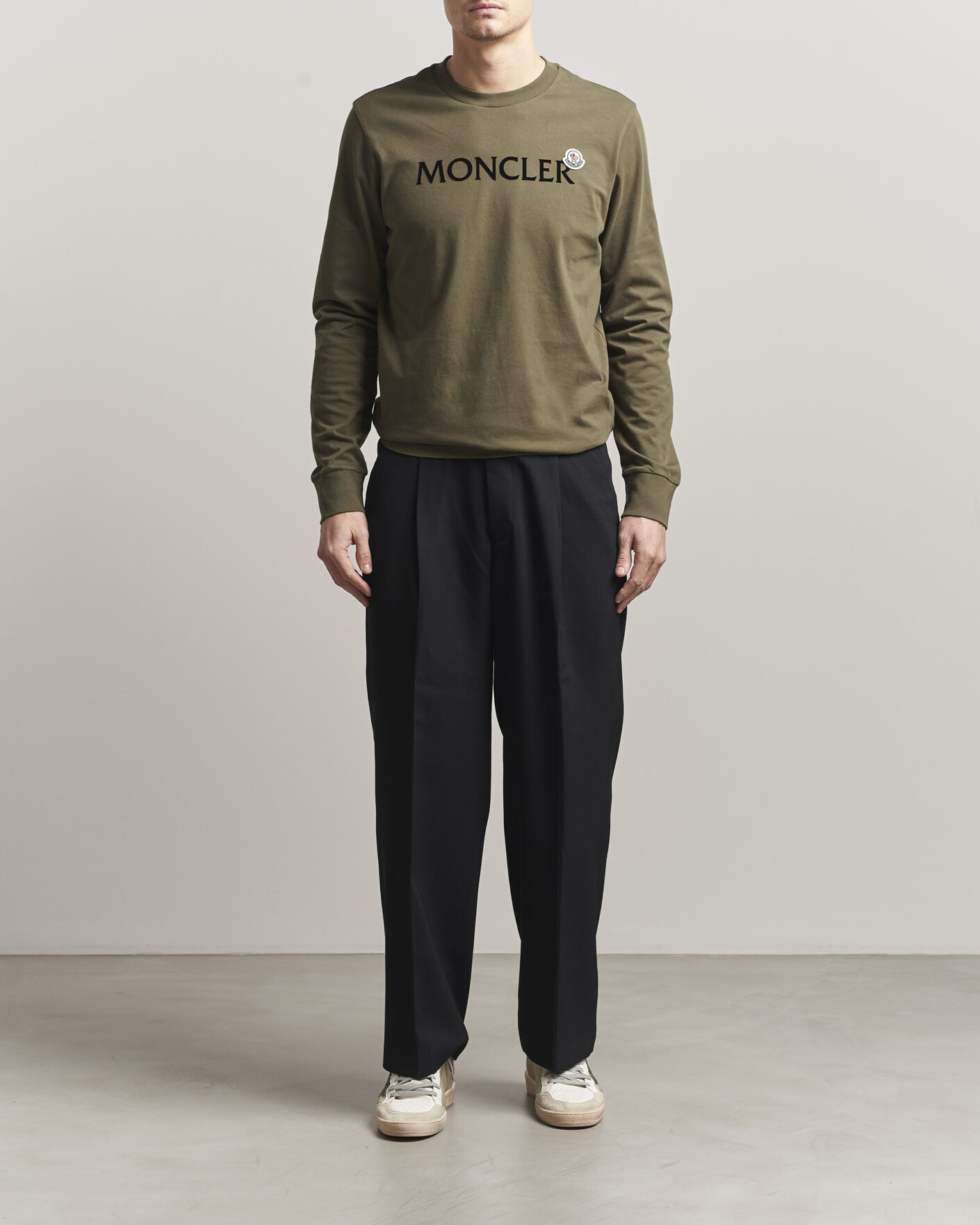 Uomini | T-shirt | Moncler | Lettering Logo Long Sleeve T-Shirt Desert