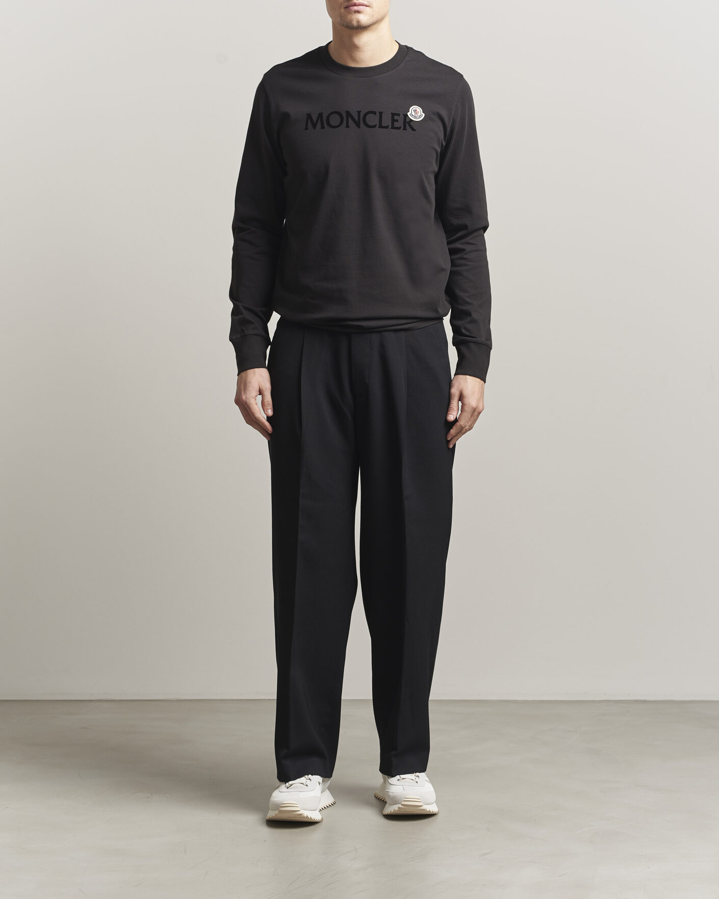 Uomini | T-shirt | Moncler | Lettering Logo Long Sleeve T-Shirt Black
