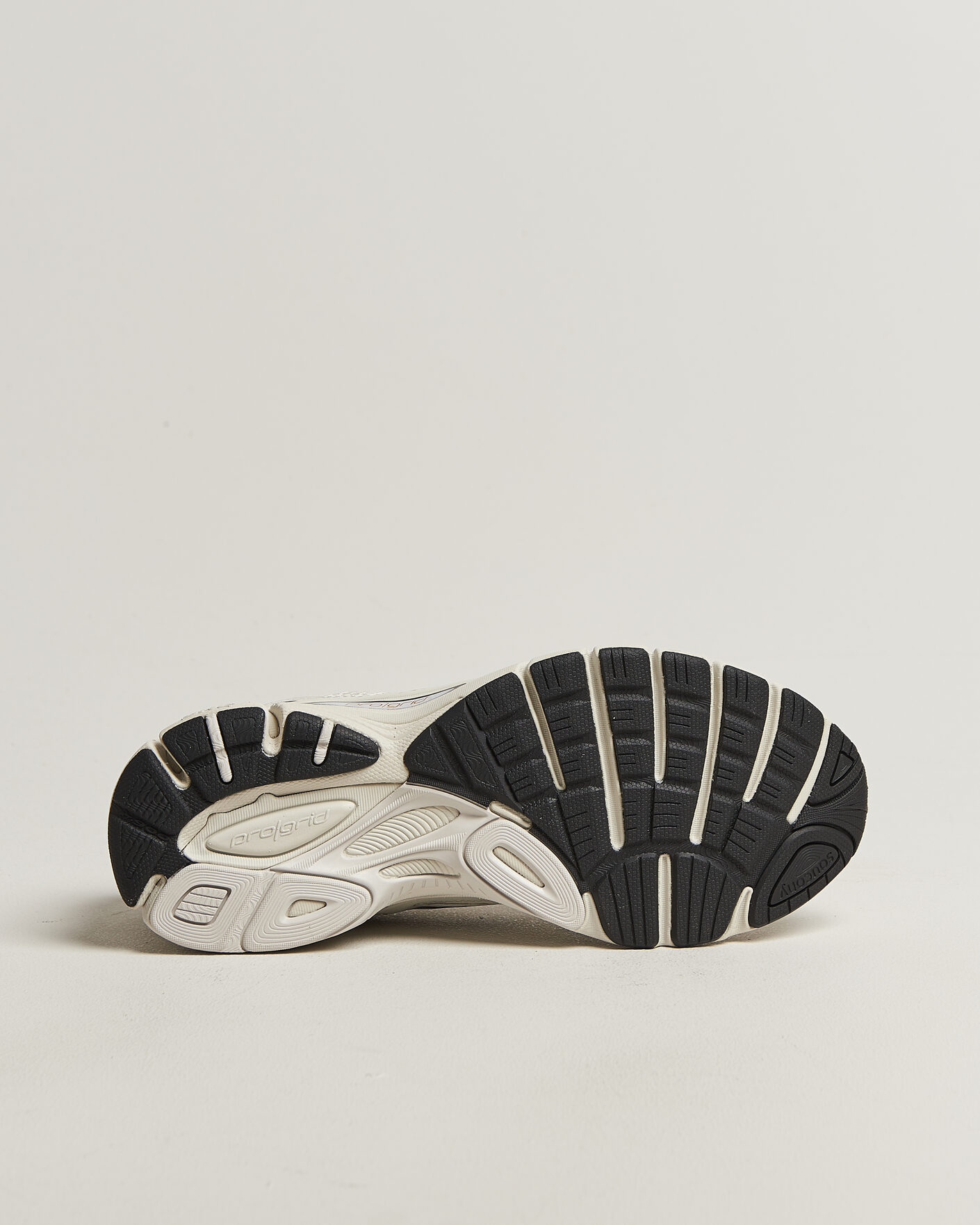 Uomini | Sneakers | Saucony | Guide 7 Running Sneaker Onyx/Gold
