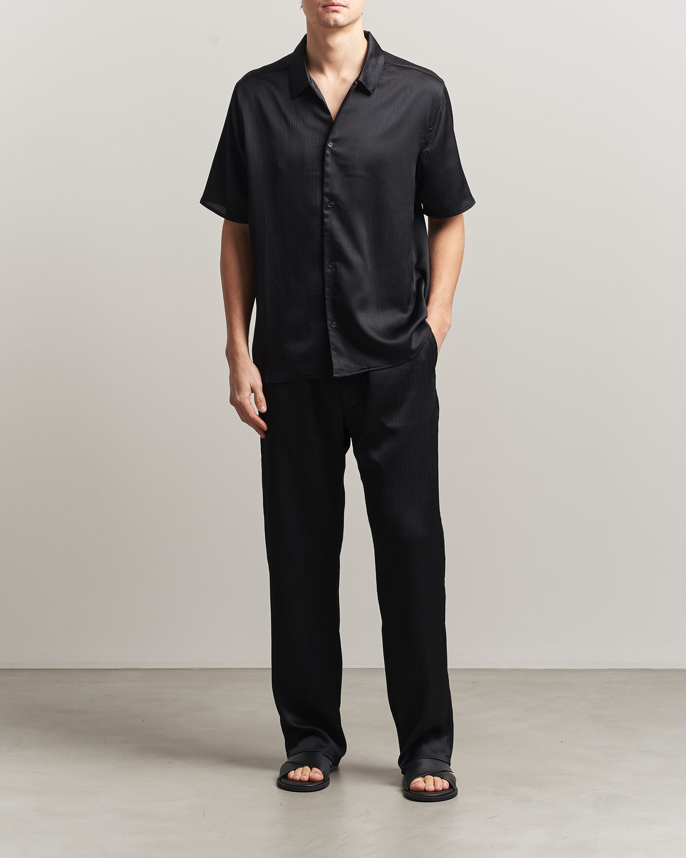 Uomini | Camicie | LES DEUX | Hector Plissé Short Sleeve Shirt Black