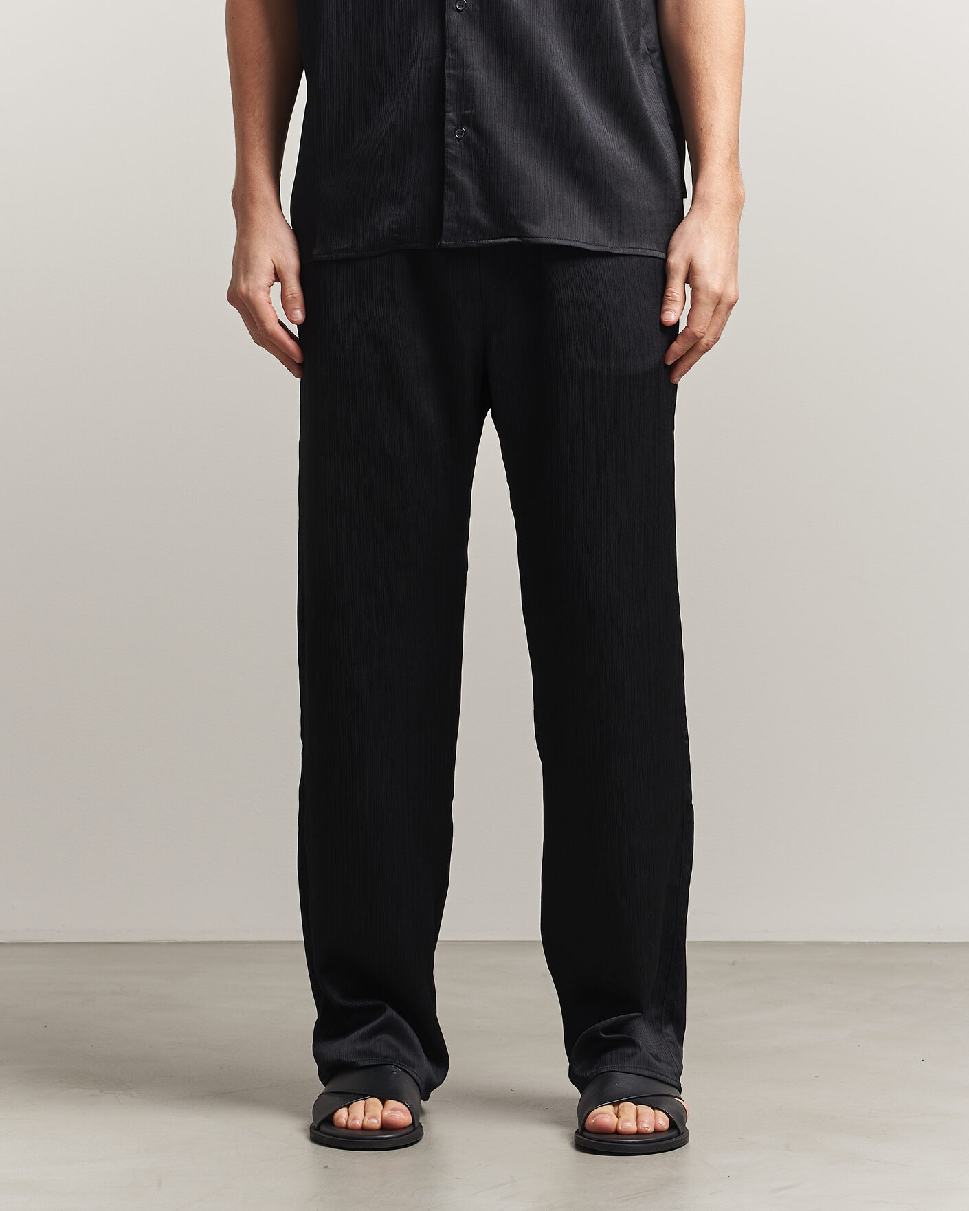 Uomini | Pantaloni | LES DEUX | Houston Plissé Pants Black