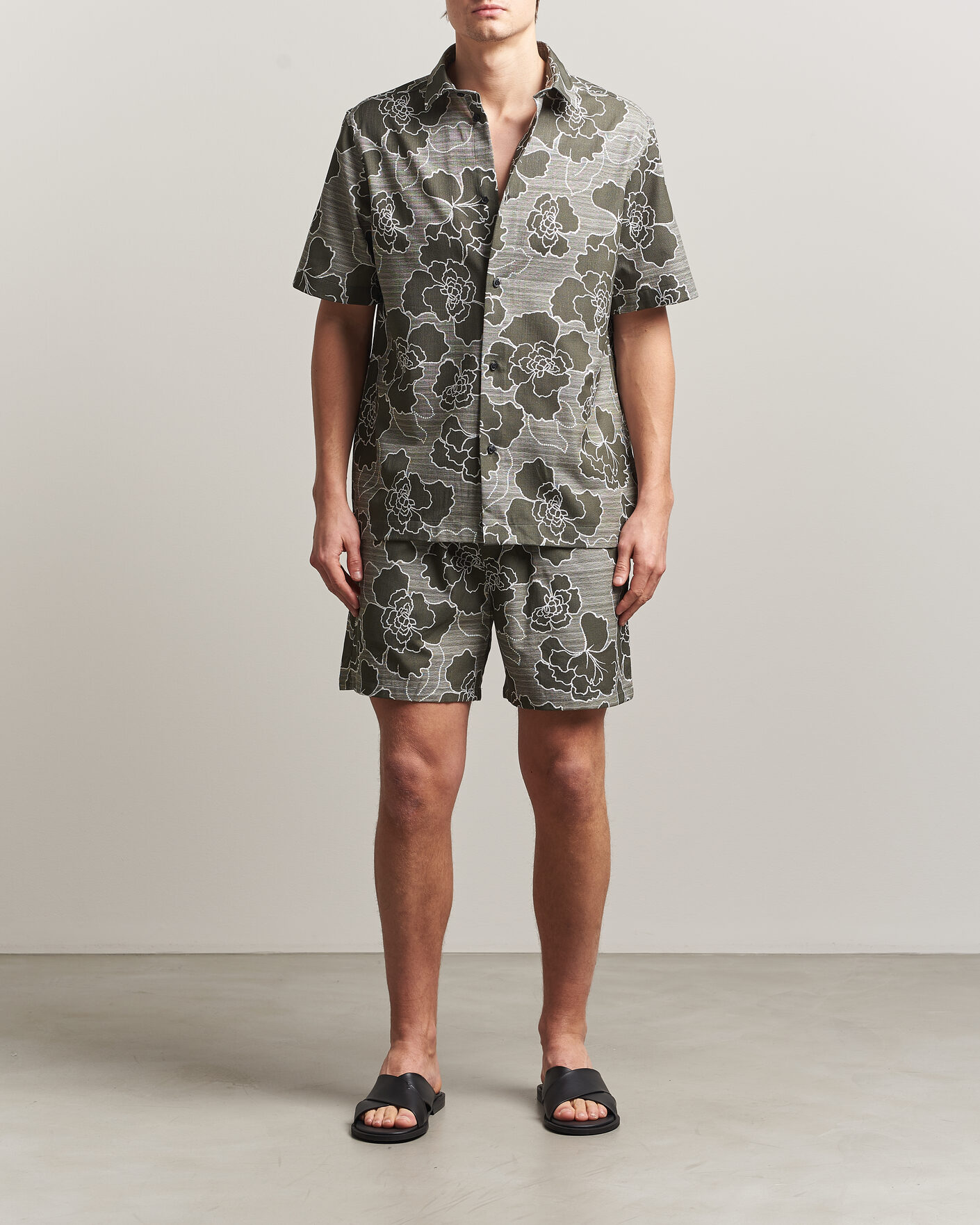 Uomini | Camicie | LES DEUX | Charlie Poppy AOP Short Sleeve Shirt Olive Night