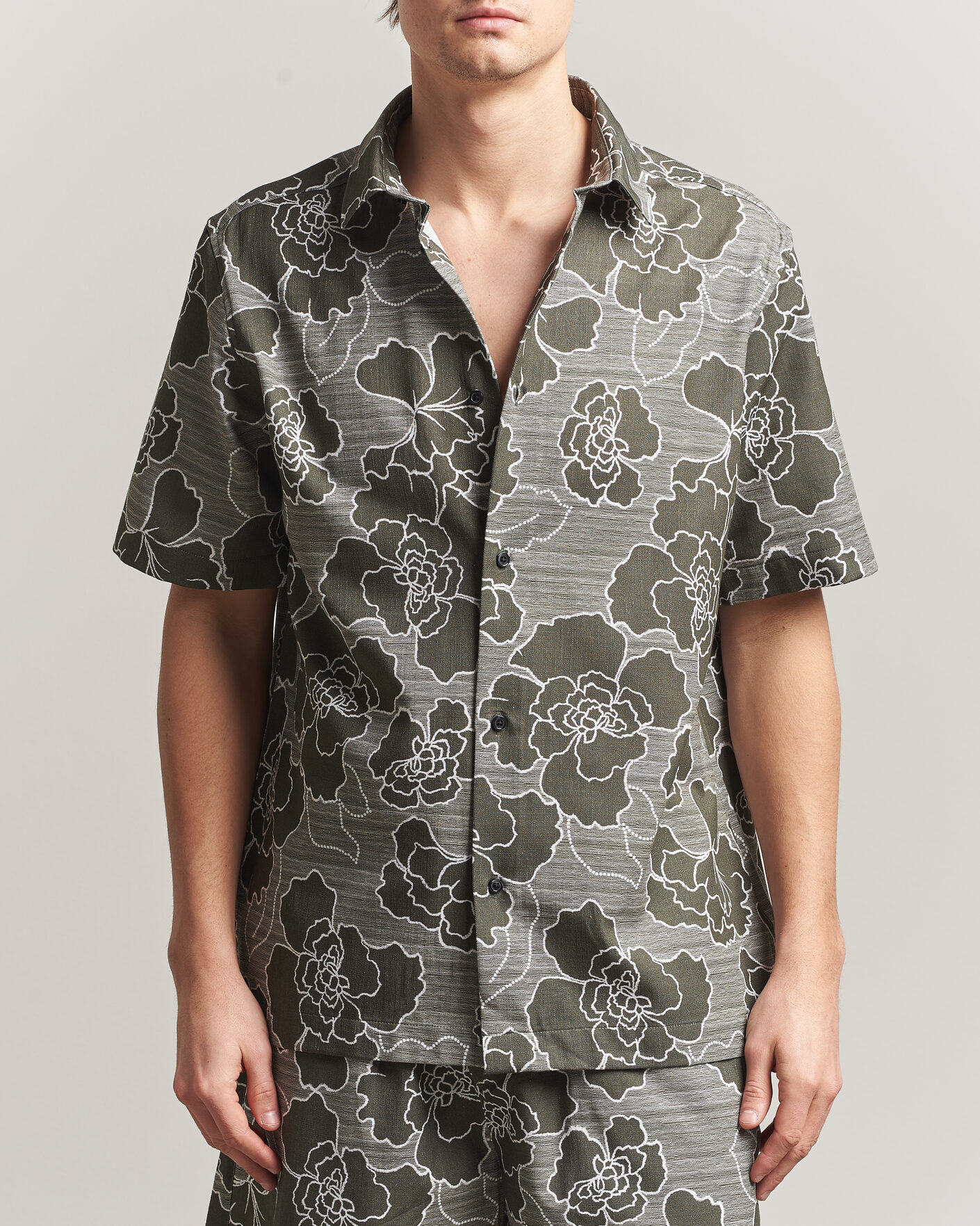 Uomini | Camicie | LES DEUX | Charlie Poppy AOP Short Sleeve Shirt Olive Night
