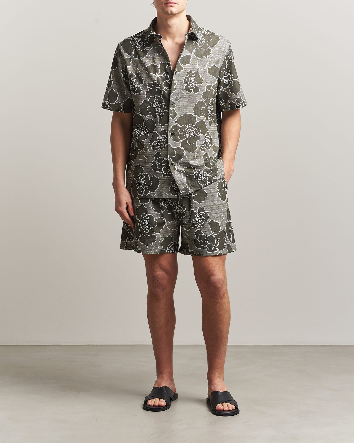 Uomini | Pantaloncini | LES DEUX | Charlie Poppy AOP Shorts Olive Night