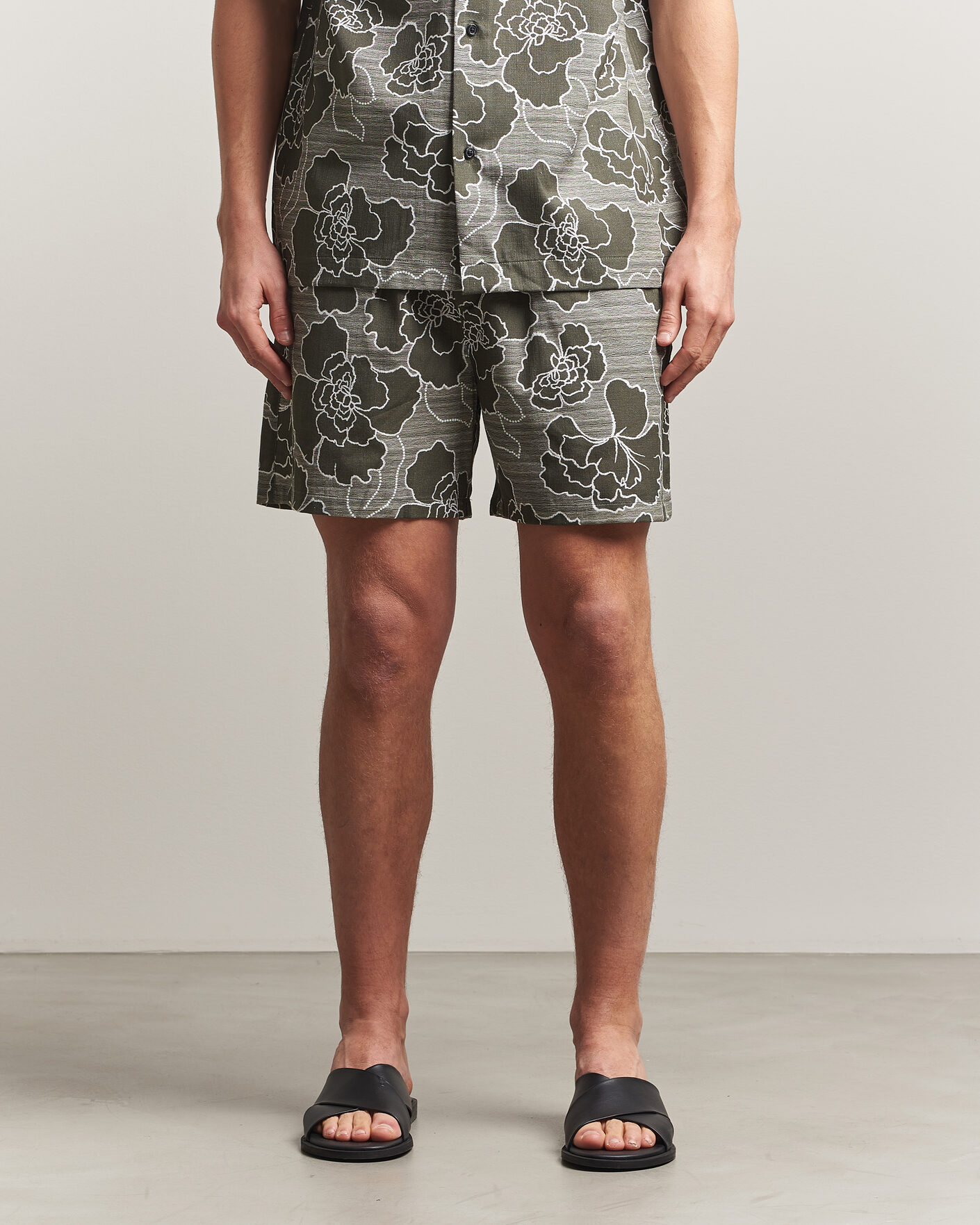 Uomini | Pantaloncini | LES DEUX | Charlie Poppy AOP Shorts Olive Night