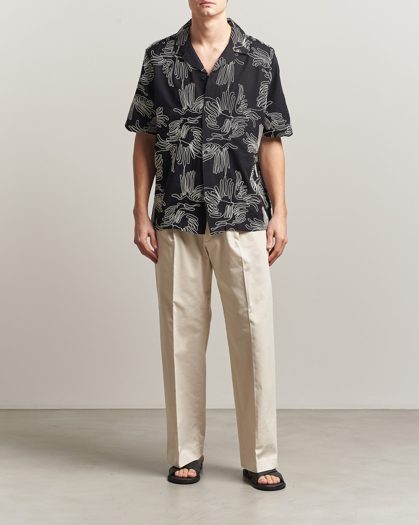 Uomini | Camicie | LES DEUX | Liam AOE Flower Short Sleeve Shirt Black