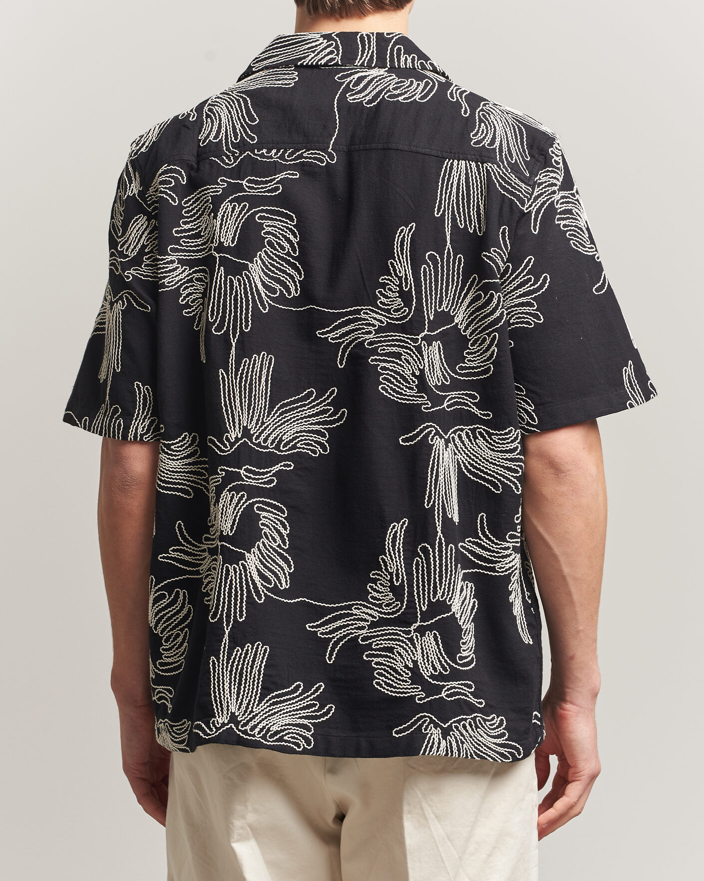 Uomini | Camicie | LES DEUX | Liam AOE Flower Short Sleeve Shirt Black