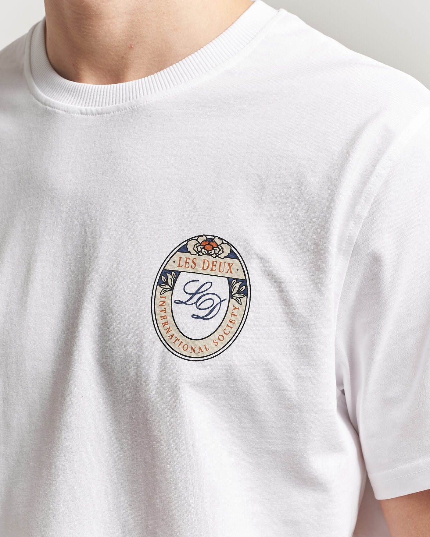 Uomini | T-shirt | LES DEUX | Brday Emblem T-Shirt White
