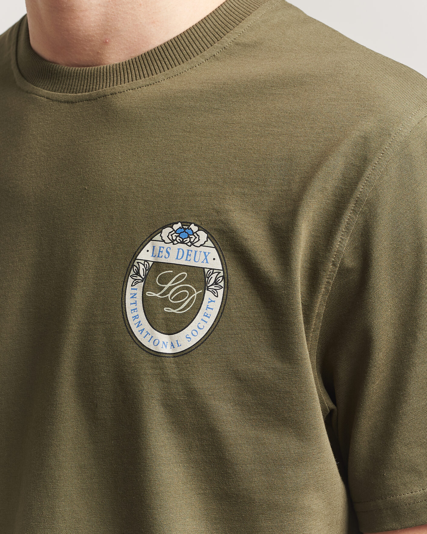 Uomini | T-shirt | LES DEUX | Brday Emblem T-Shirt Olive Night Green