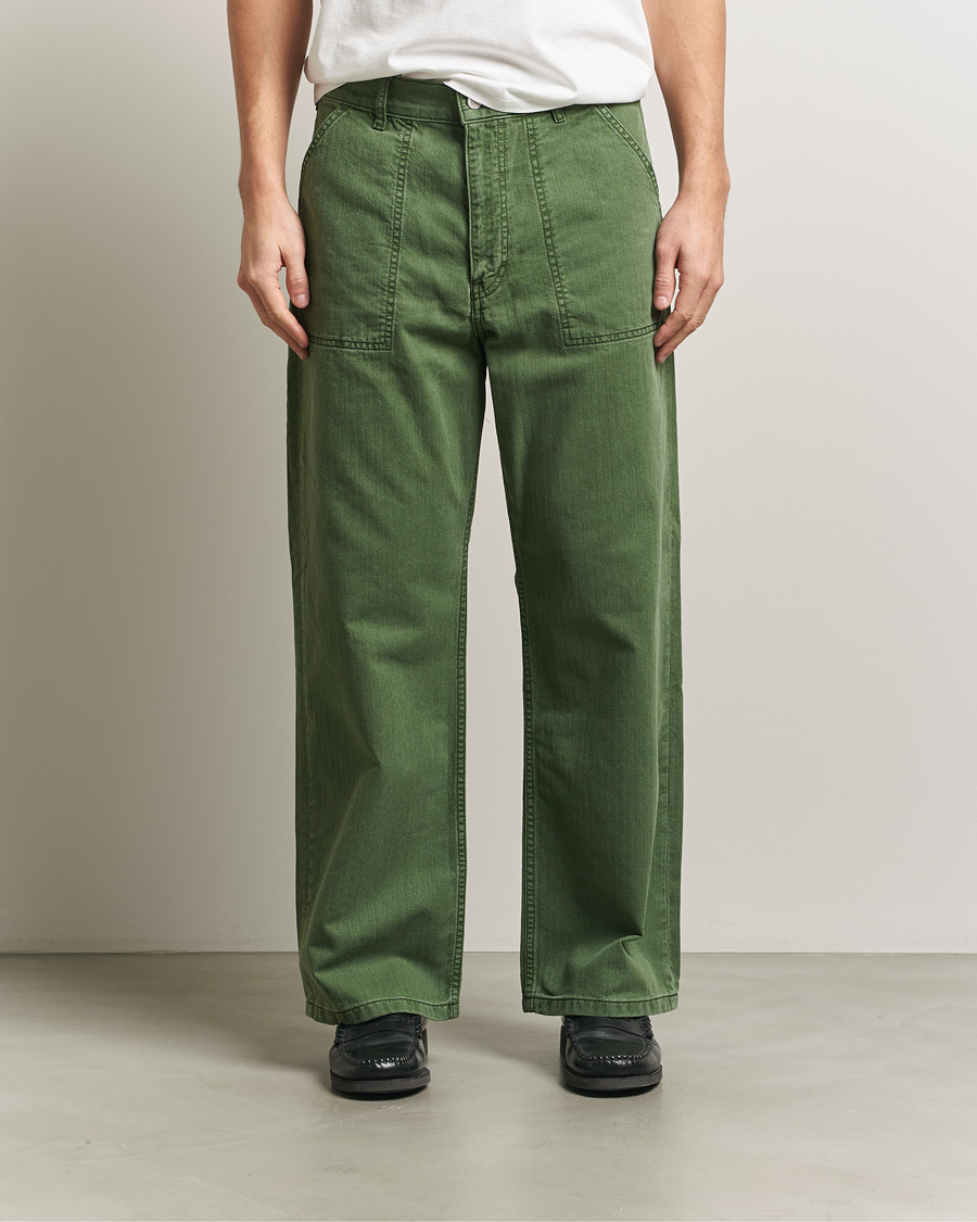 Uomini | Pantaloni | Jeanerica | Genua Herringbone Worker Chino Chevron Green