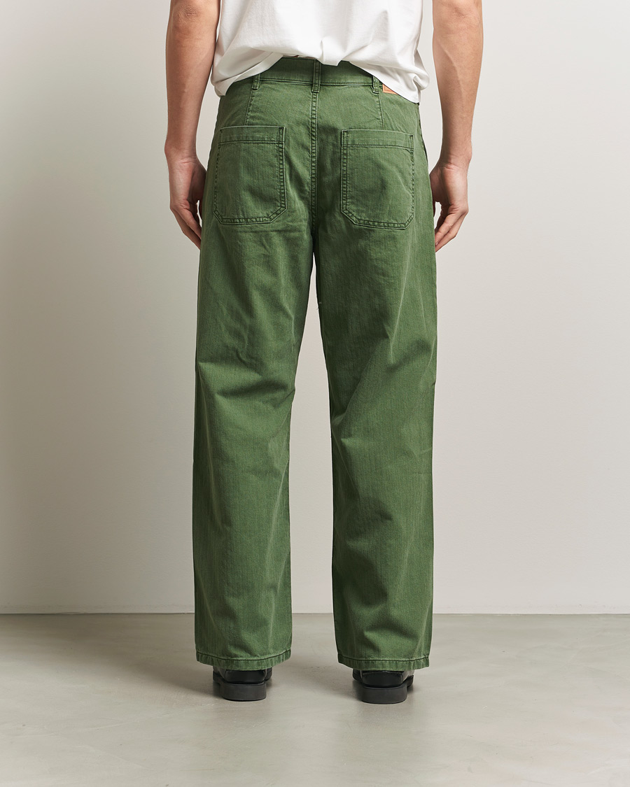 Uomini | Pantaloni | Jeanerica | Genua Herringbone Worker Chino Chevron Green