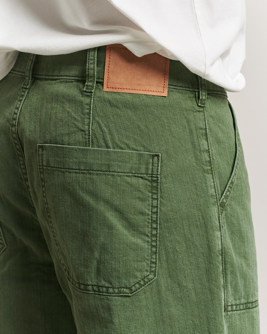 Uomini | Pantaloni | Jeanerica | Genua Herringbone Worker Chino Chevron Green